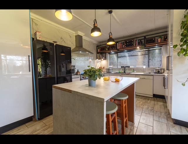 4 BEDROOM HOUSE FOR SALE IN THREE RIVERS